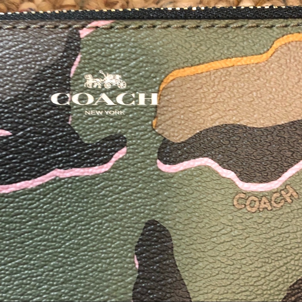 🆕 Coach Wild Camo Corner Zip Wristlet Green - Picture 3 of 6